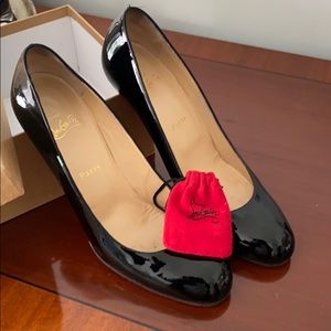 Black patent round toe